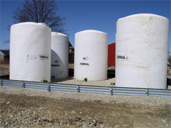 Liquid fertilizer storage structure